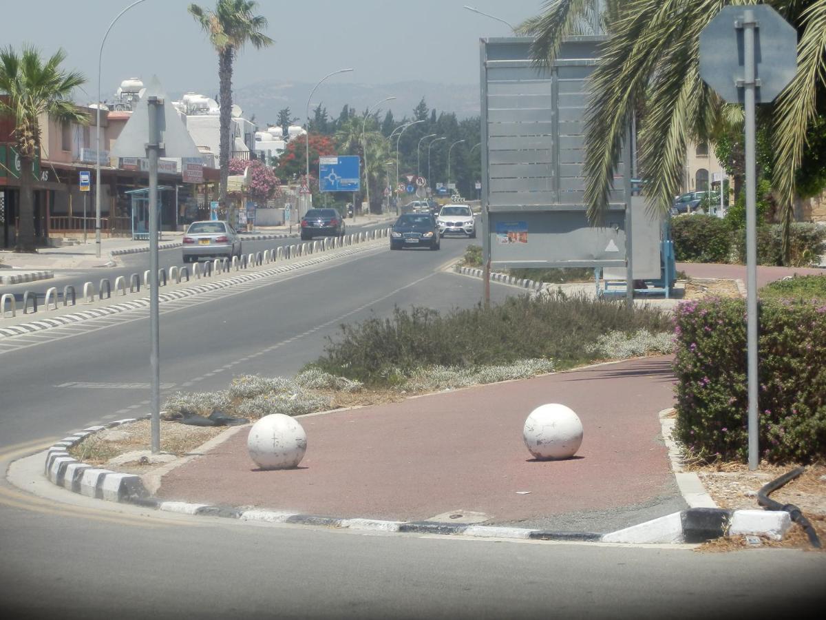 Byreva Apartments Paphos Esterno foto