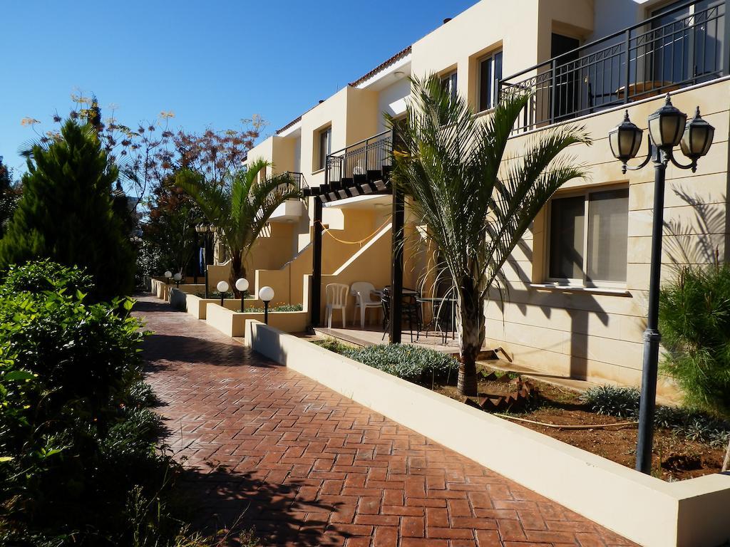 Byreva Apartments Paphos Esterno foto