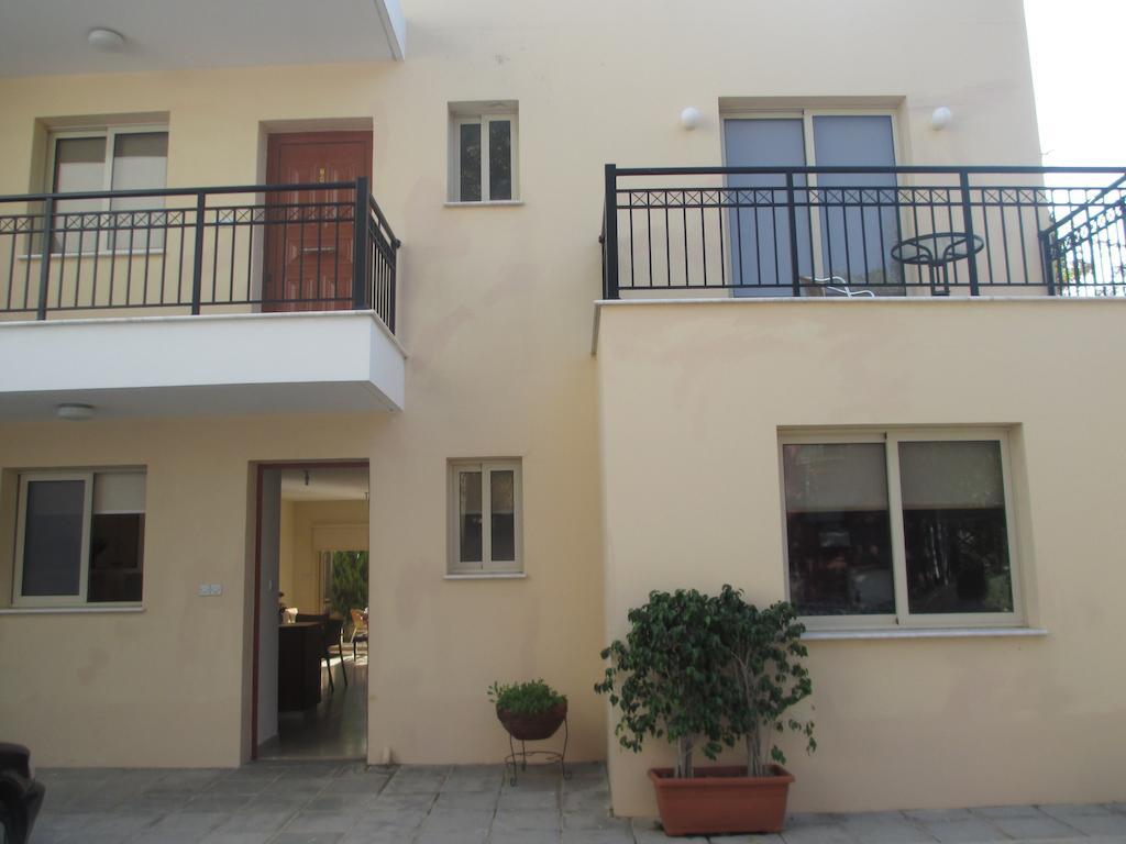 Byreva Apartments Paphos Esterno foto