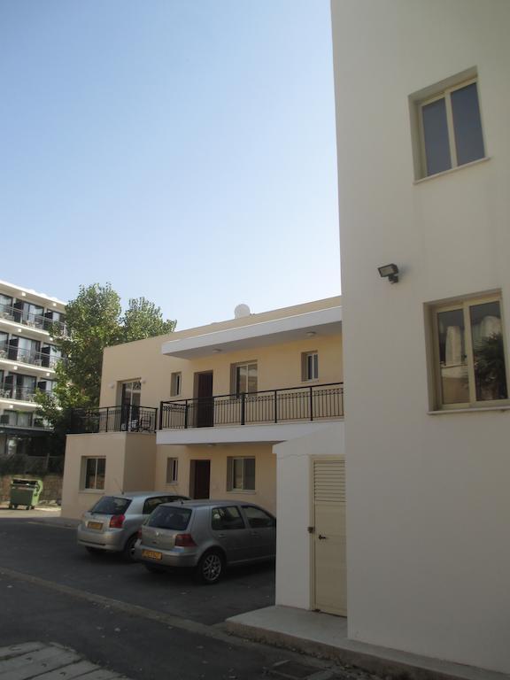 Byreva Apartments Paphos Esterno foto