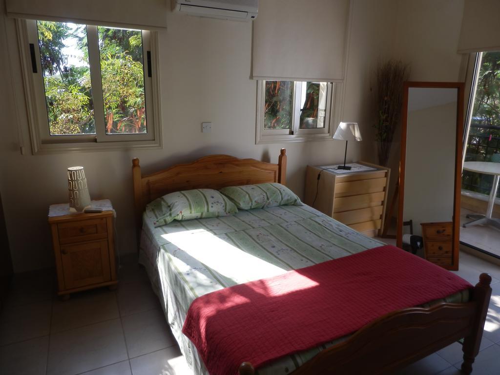 Byreva Apartments Paphos Esterno foto